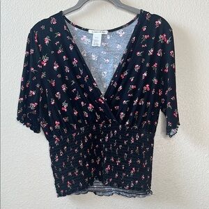 Caution‎ To The Wind Black Blouse Floral Size Large